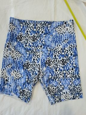 Lorna Jane Blue, Black & White Leopard-Print Bermuda Shorts